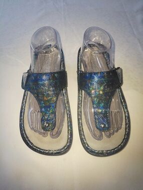 EUC Sz EU 39. Sz 9 US Alegria Thong Iridescent T-Strap Sandals - Blue Shimmer